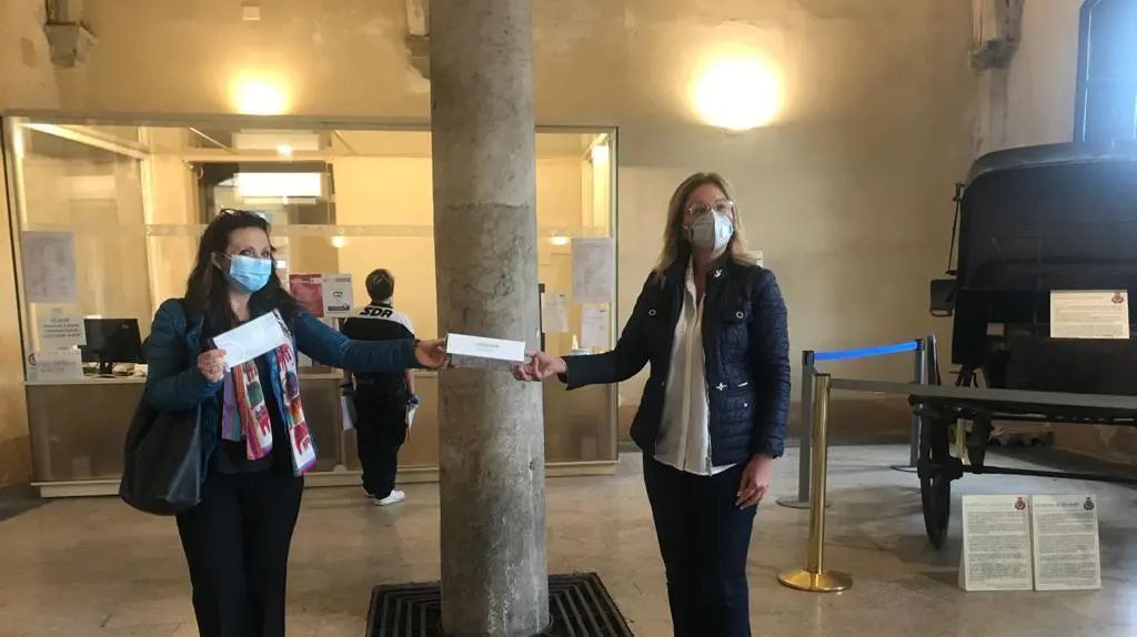 Coronavirus, il Comune di Pisa distribuisce mille mascherine ai disabili