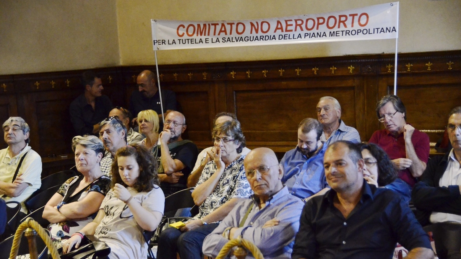 Il comitato "No aeroporto" in municipio (foto Attalmi)