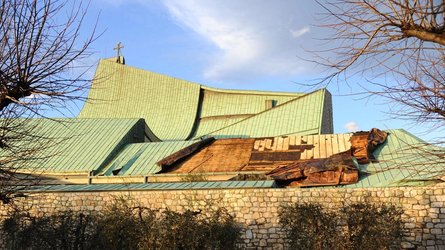 Danneggiata dal vento parte della copertura della chiesa di San Giovanni Battista