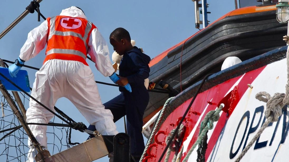 L’emergenza sul molo ’Buscaiol’. Arrivano oggi  176 migranti. Sono 96 i bimbi non accompagnati