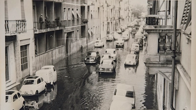 Alluvione del '66: l'acqua dell'Arno fino a via Vespucci