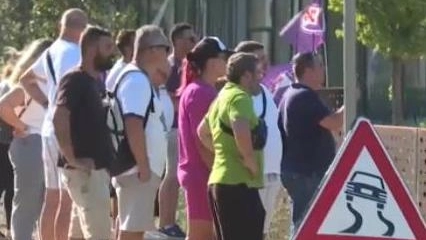 Persone davanti al Viola Park