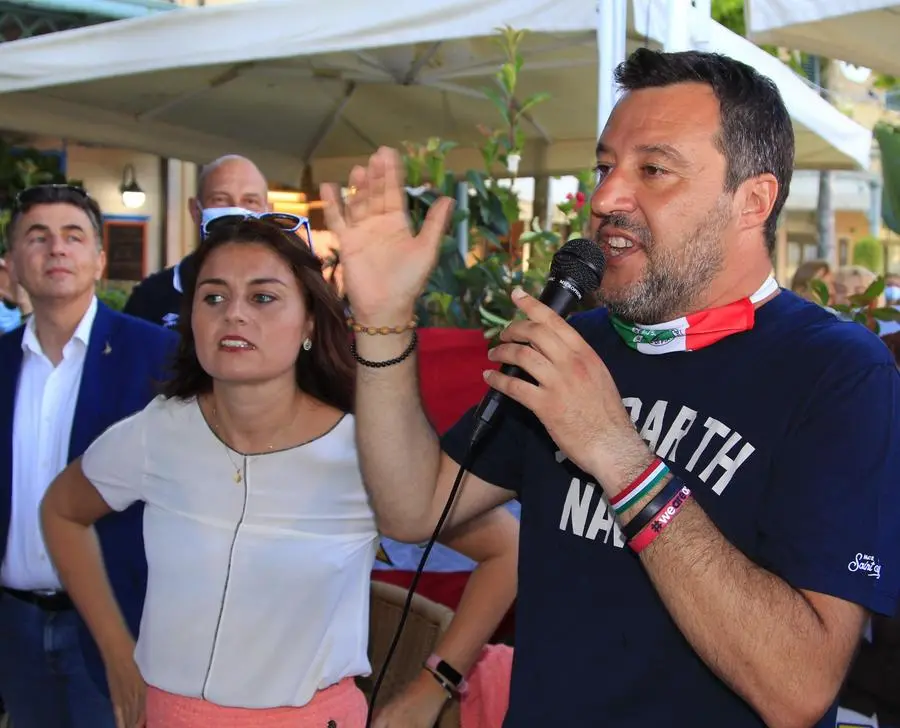 Firme per la difesa del “made in Italy“ Gazebo della Lega