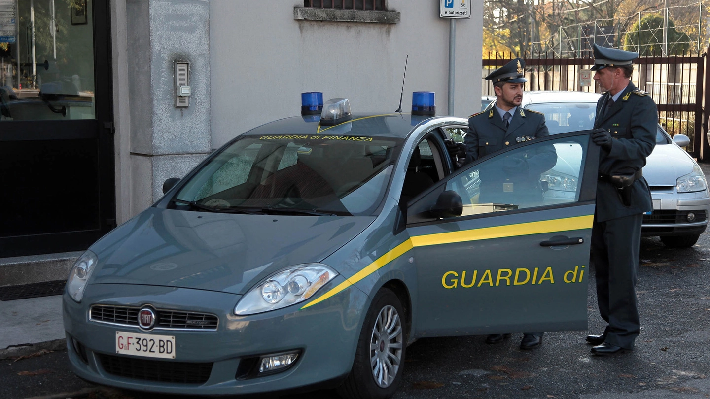Indagine della guarda di finanza (foto d’archivio) Indagine della guarda di finanza (foto d’archivio)