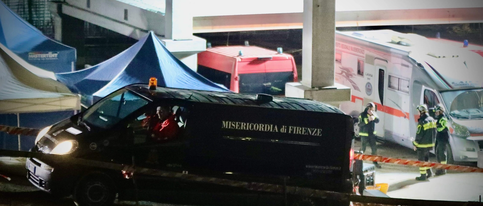 Un mezzo della Misericordia di Firenze è uscito intorno a mezzanotte dal cantiere e ha trasferito la salma