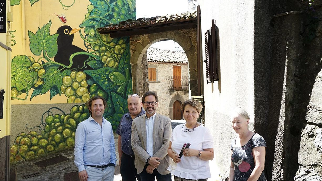 Tour itinerante della street art  Opere tra i borghi della Garfagnana