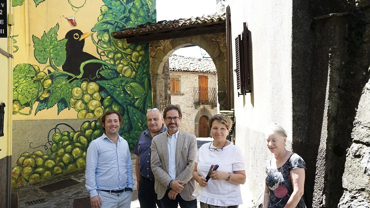 Tour itinerante della street art Opere tra i borghi della Garfagnana Tour itinerante della street art Opere tra i borghi della Garfagnana