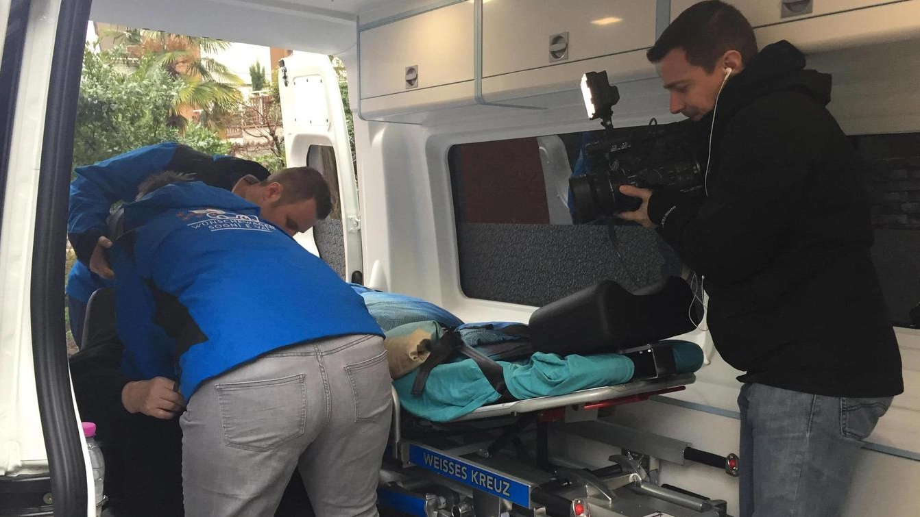 L'alunno è stato portato in ospedale con l'ambulanza (foto di repertorio)