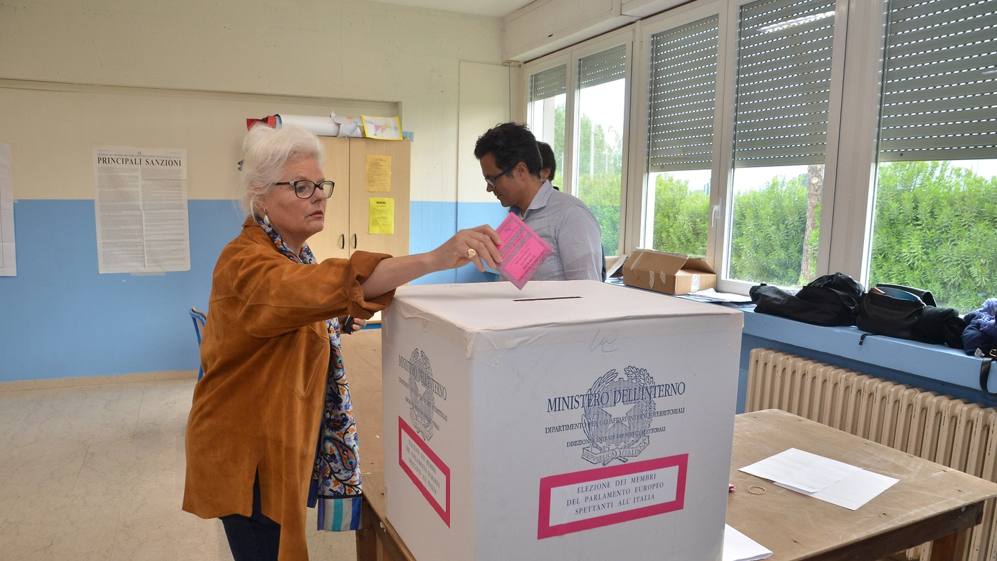 Voto in Versilia (foto Umicini)