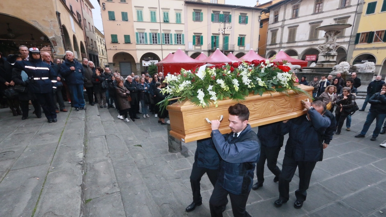 I funerale di Gino Terreni in Collegiata. Foto Gianni Nucci/Fotocronache Germogli