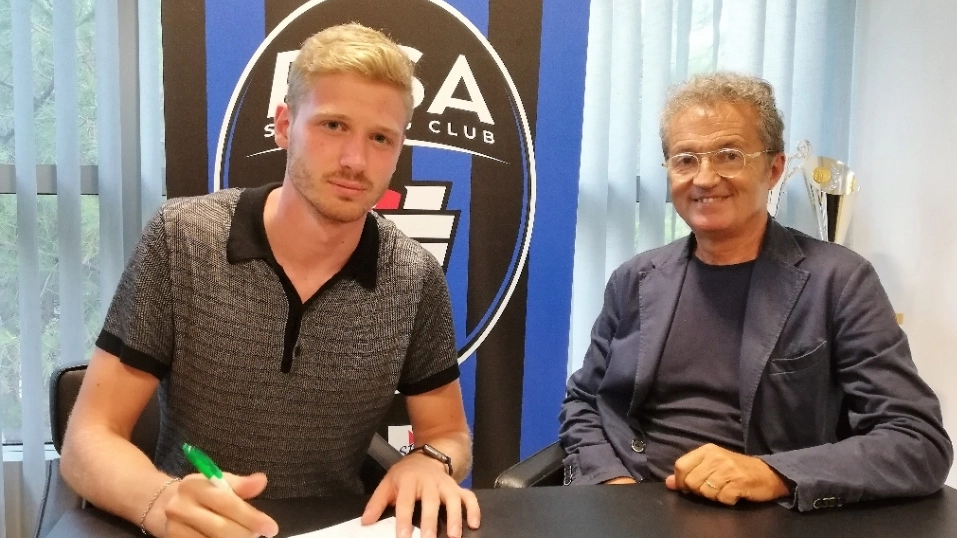 Gori firma il contratto che lo legherà al Pisa per le prossime due stagioni