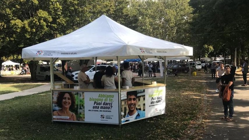 Arezzo Comunità: taglio del nastro per la postazione mobile Arezzo Comunità: taglio del nastro per la postazione mobile