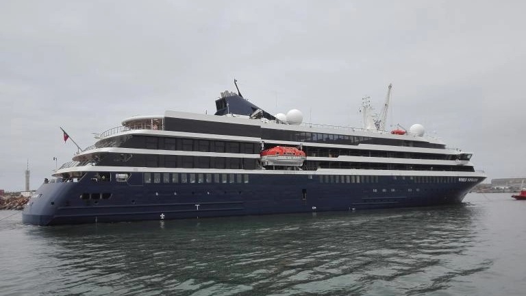 La "World Navigator", nave da crociera che approderà al Giglio