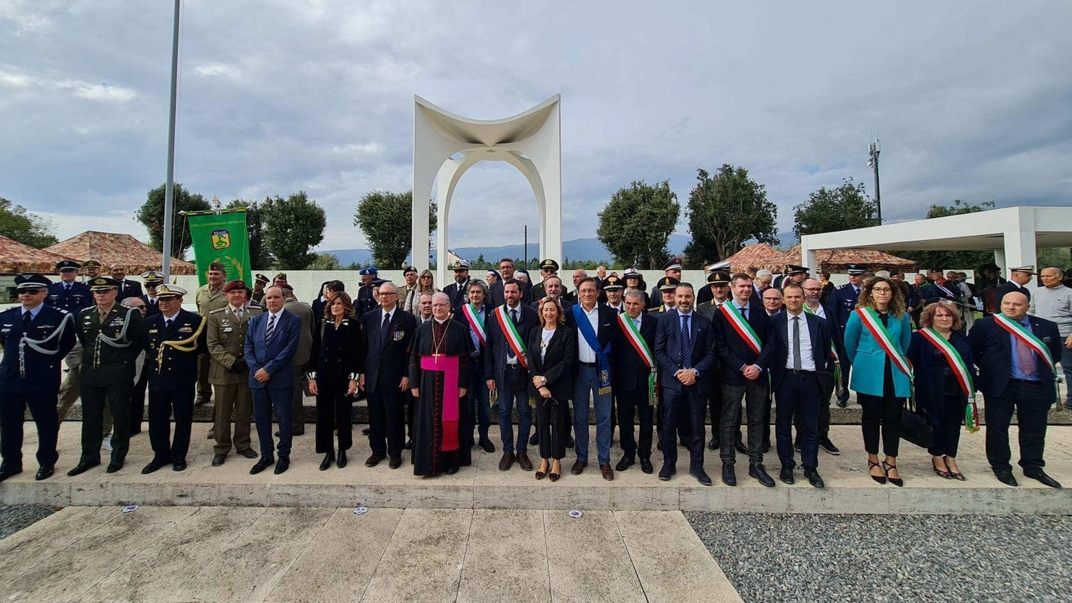 L’ambasciatore brasiliano  al monumento per i caduti