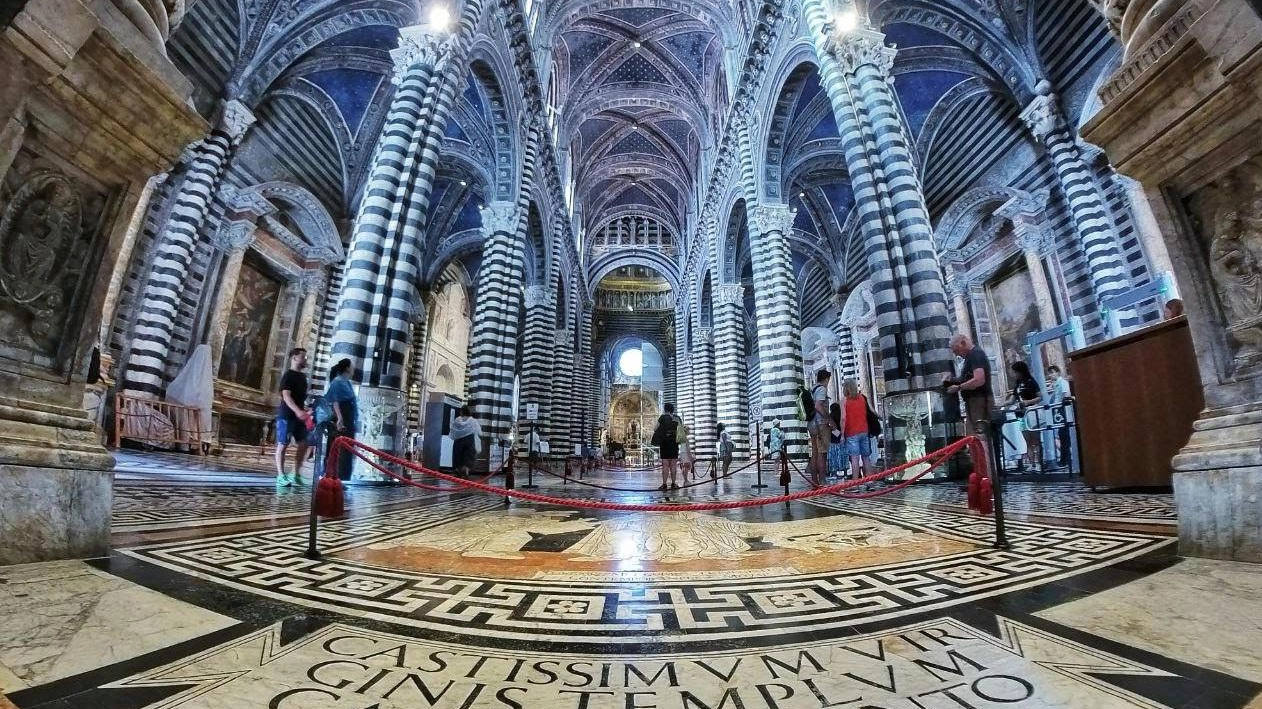 Un viaggio alla scoperta  del pavimento alchemico del Duomo di Siena