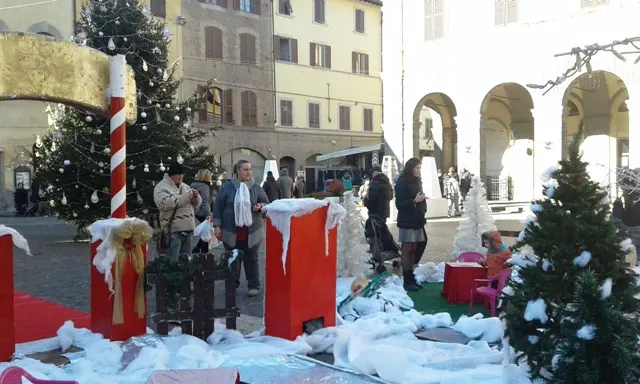 I vandali devastano di notte il villaggio di Babbo Natale