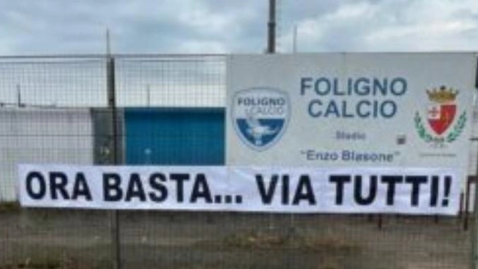 Foligno retrocesso, scatta la protesta Rabbia dei tifosi: "Ora basta, via tutti" Foligno retrocesso, scatta la protesta Rabbia dei tifosi: "Ora basta, via tutti"
