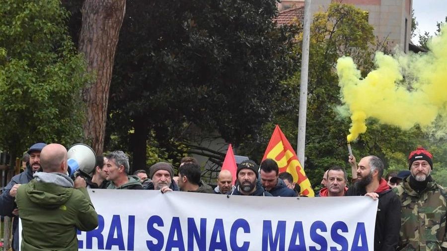 Una recente manifestazione dei lavoratori della Sanac