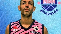Salazar, dal basket alla musica Talento cubano lascia la palla a spicchi "Il Bama è stata una vera famiglia" Salazar, dal basket alla musica Talento cubano lascia la palla a spicchi "Il Bama è stata una vera famiglia"