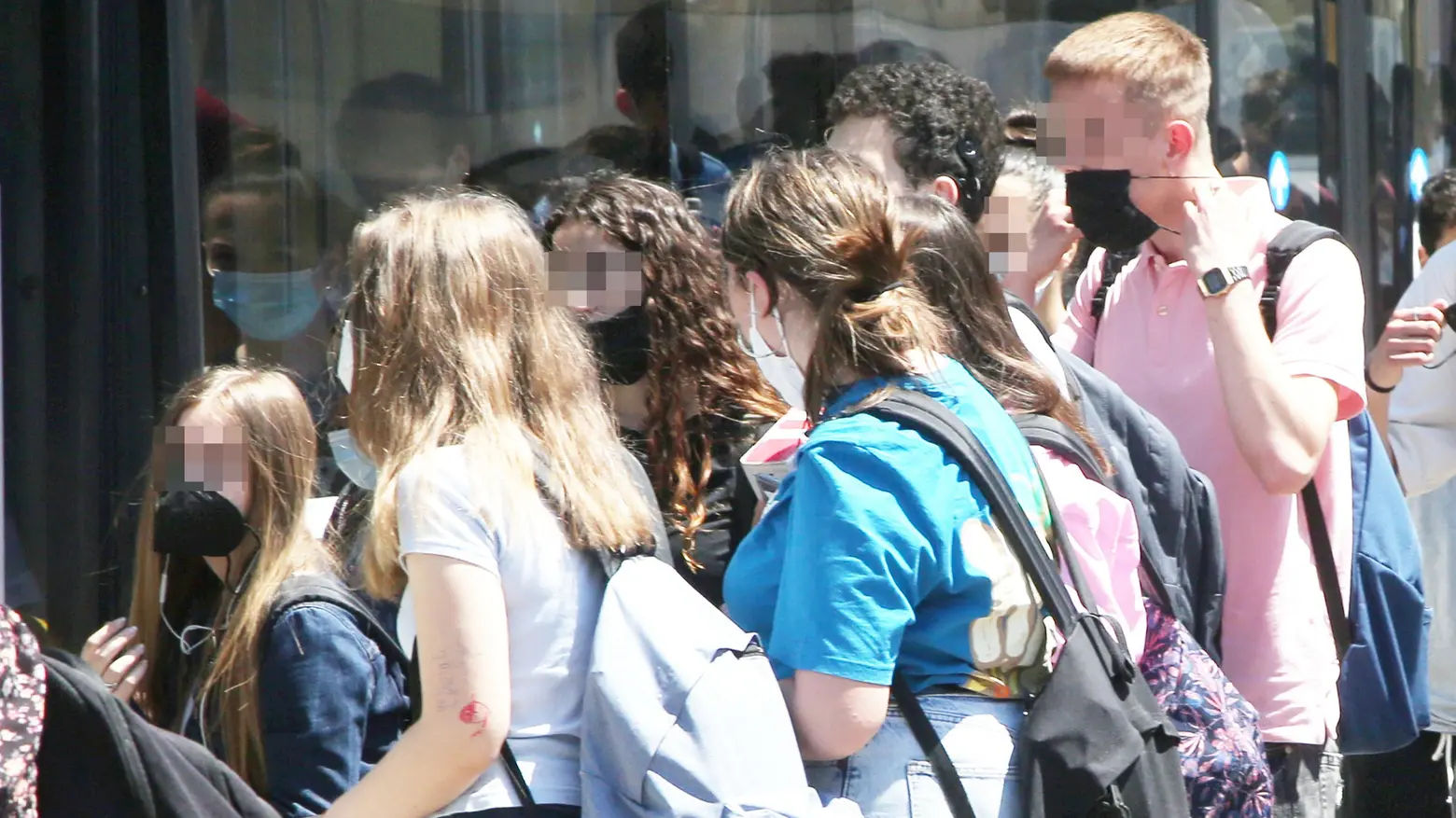 Autobus strapieni e studenti a piedi Cronache ordinarie di disagi e ritardi Autobus strapieni e studenti a piedi Cronache ordinarie di disagi e ritardi