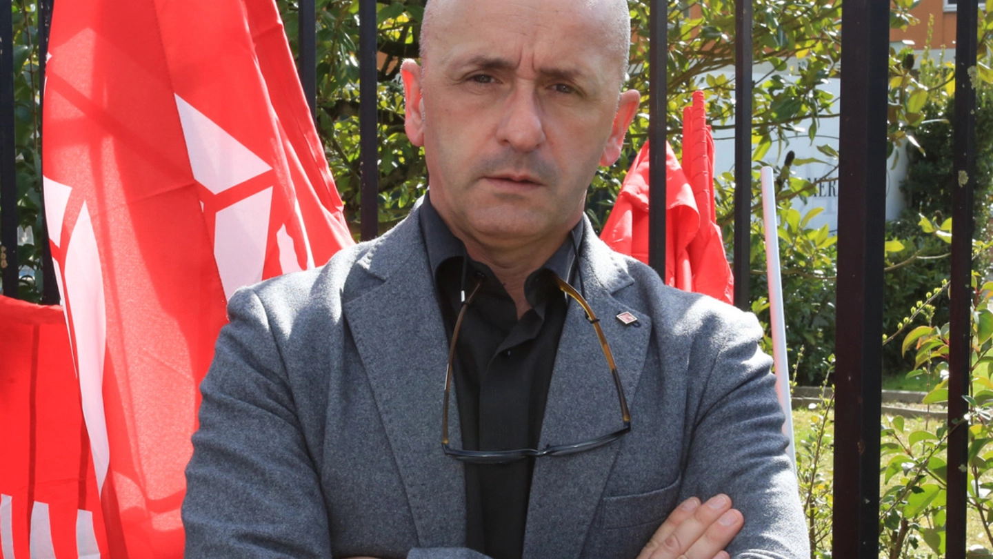 Alessandro Lippi è il sindacalista della funzionario Fillea-Cgil che  da anni segue le vicende della storica azienda valdelsana