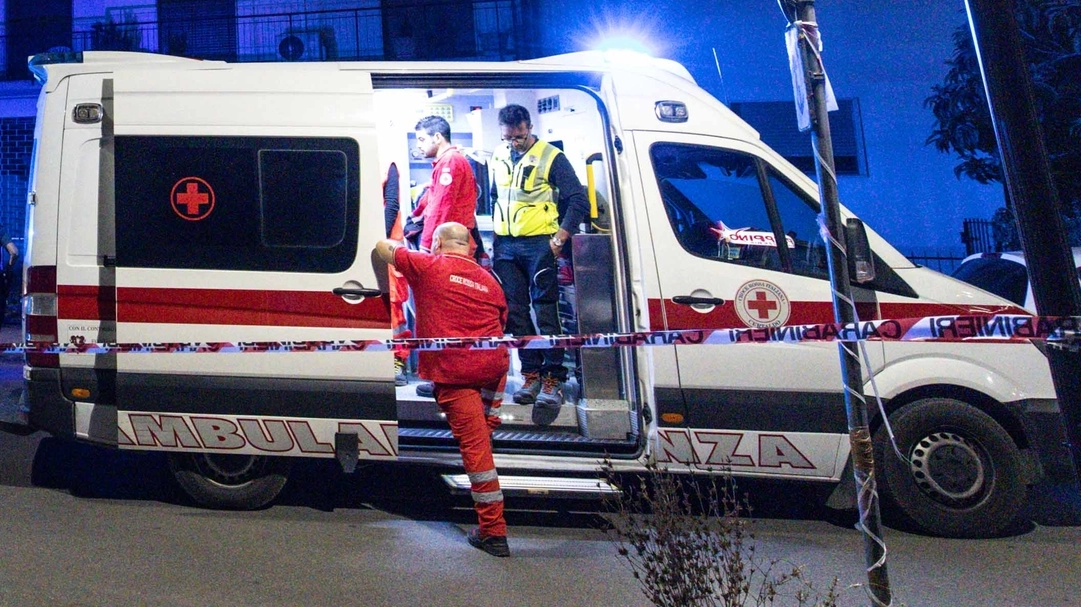Un'ambulanza (Foto di repertorio) Un'ambulanza (Foto di repertorio)