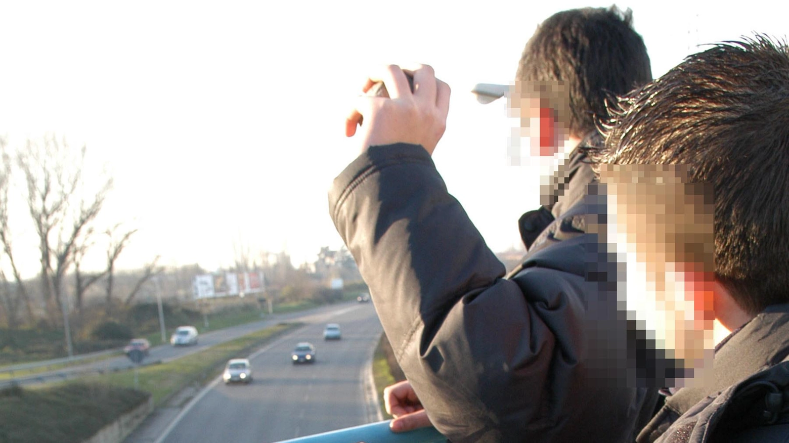 Sassi dal ponte. Dodici anni a tre giovani Sassi dal ponte. Dodici anni a tre giovani