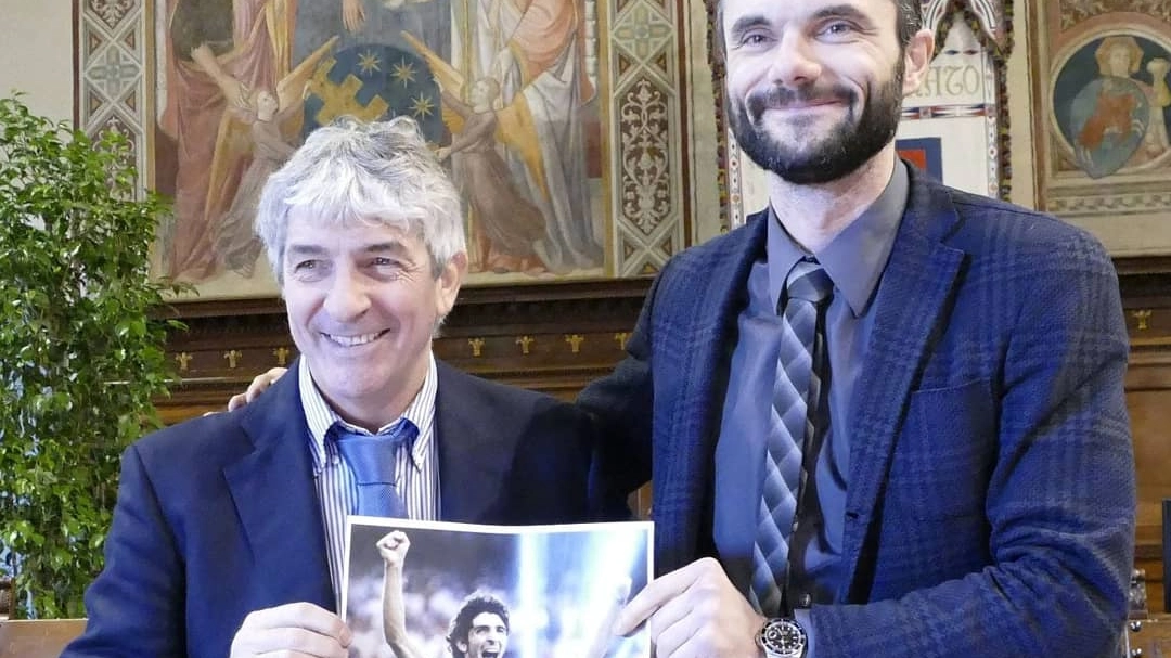 Paolo Rossi con il sindaco Matteo Biffoni  