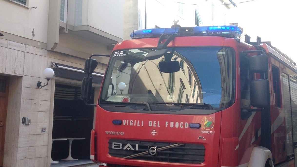 I pompieri in via Roma a Pontedera