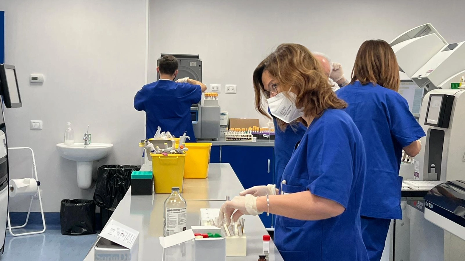Un laboratorio di analisi Un laboratorio di analisi