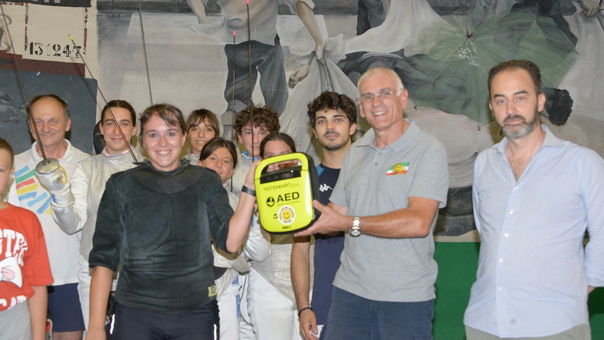 La consegna (foto Regalami un sorriso) La consegna (foto Regalami un sorriso)