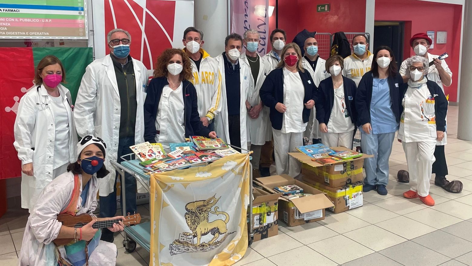 La donazione di libri all'ospedale Lotti La donazione di libri all'ospedale Lotti