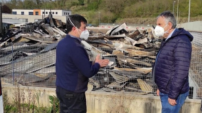 Ceccarelli e il sindaco nella zona industriale di Levane