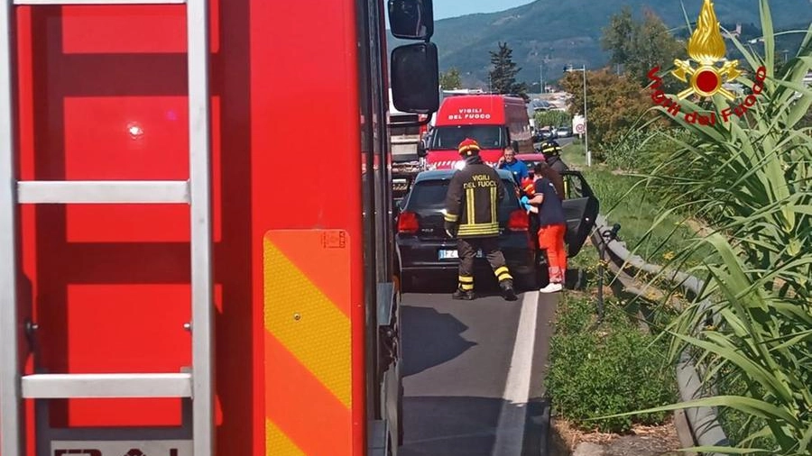 Prato, incidente stradale in via Federico Melis 