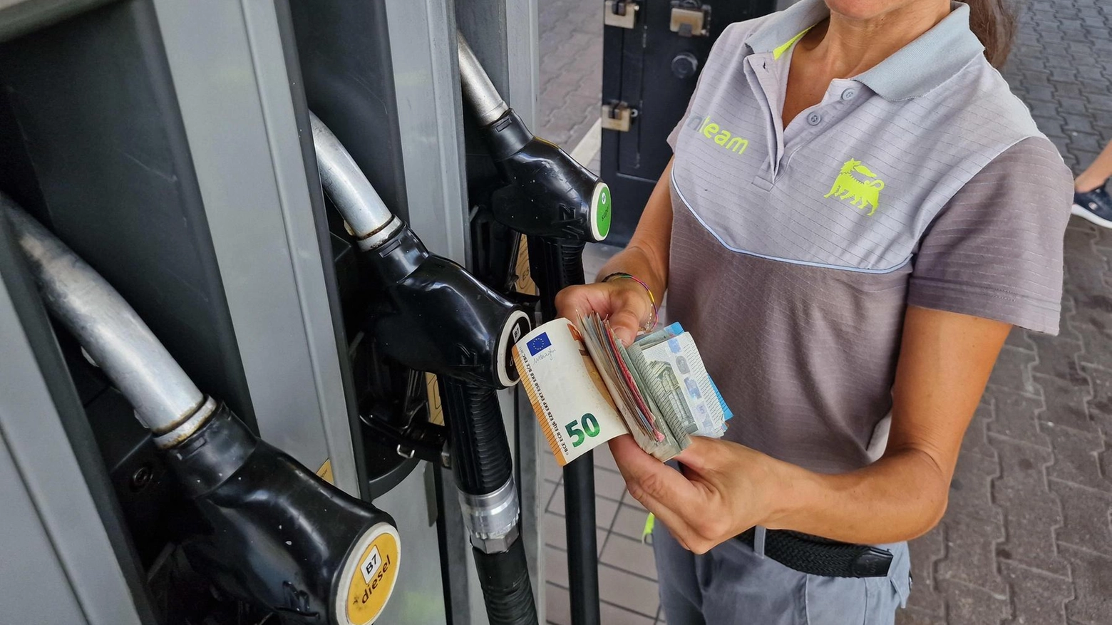 L’inflazione finalmente rallenta. Si ferma il prezzo di pane e frutta. Ma la benzina è cresciuta di 4 punti L’inflazione finalmente rallenta. Si ferma il prezzo di pane e frutta. Ma la benzina è cresciuta di 4 punti