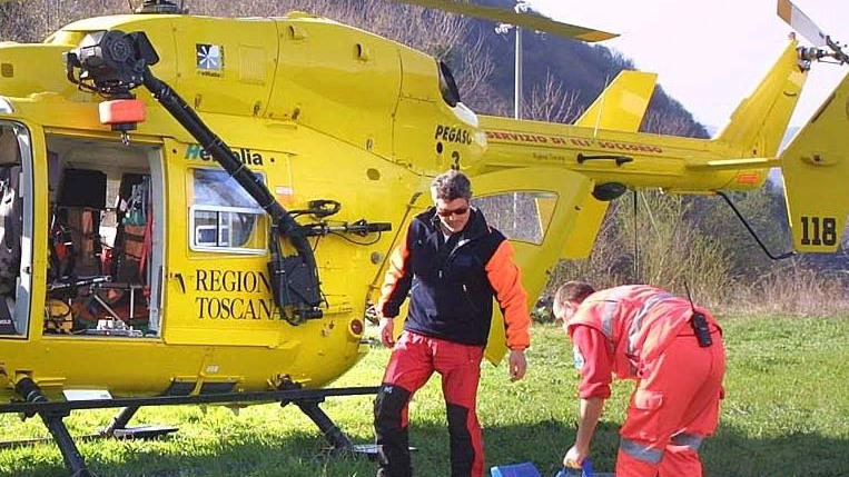 Grave operaio dopo il volo dal ponteggio Grave operaio dopo il volo dal ponteggio