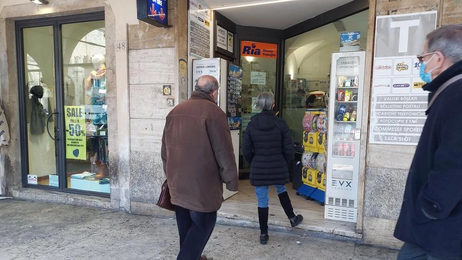 Nelle tabaccherie di tutta Italia è caccia al Jackpot