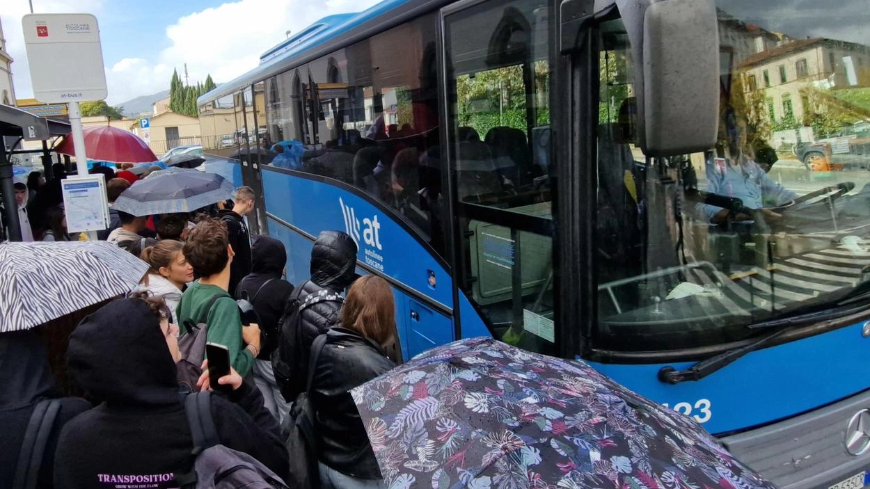 Tpl ’rinnovato’: ancora proteste: "In città situazione catastrofica. Solo due linee al posto di quattro" Tpl ’rinnovato’: ancora proteste: "In città situazione catastrofica. Solo due linee al posto di quattro"