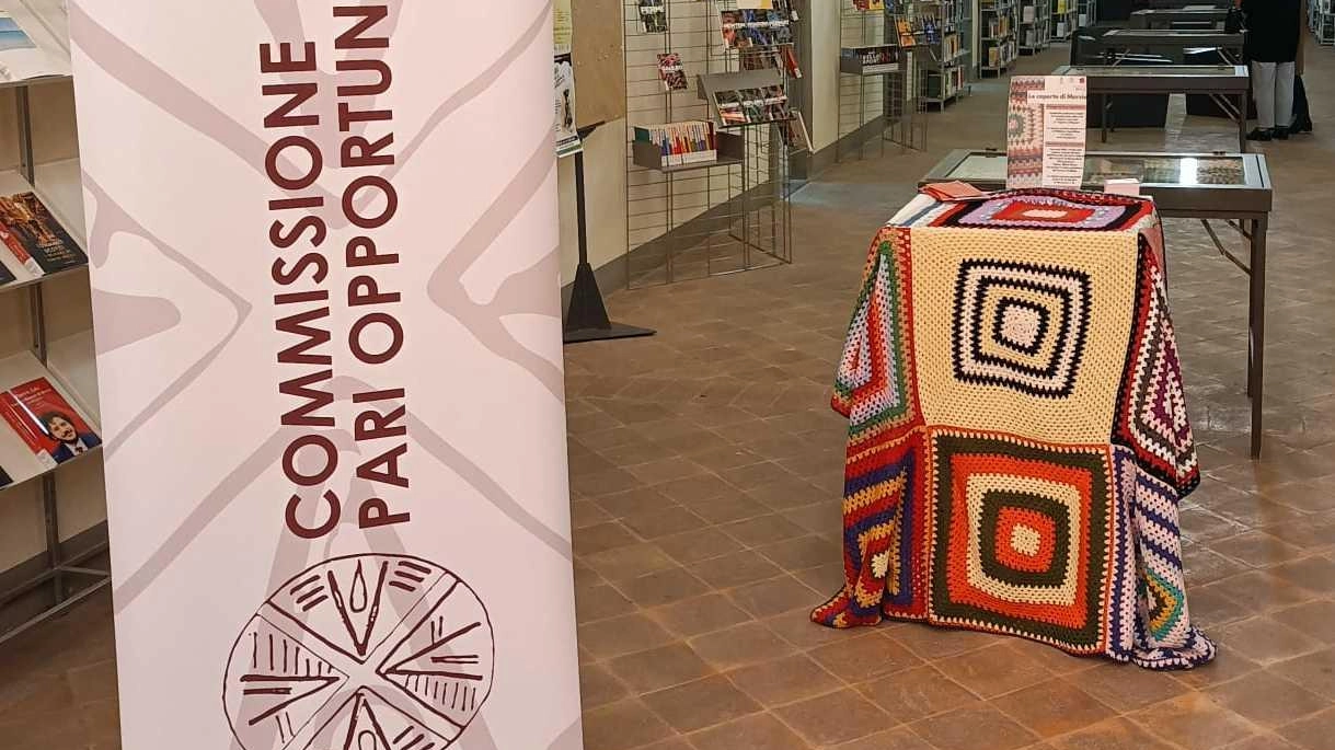 Mostra di coperte realizzate a uncinetto o a maglia, patrocinata dalla Commissione Pari Opportunità, a sostegno dell'attività dei Centri antiviolenza. Ricavato della raccolta fondi devoluto all'associazione Libera...mente Donna. Acquistabili il 9 e 10 dicembre.