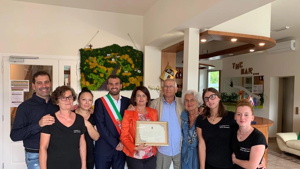 55 anni hotel giardino e targa del sindaco 55 anni hotel giardino e targa del sindaco