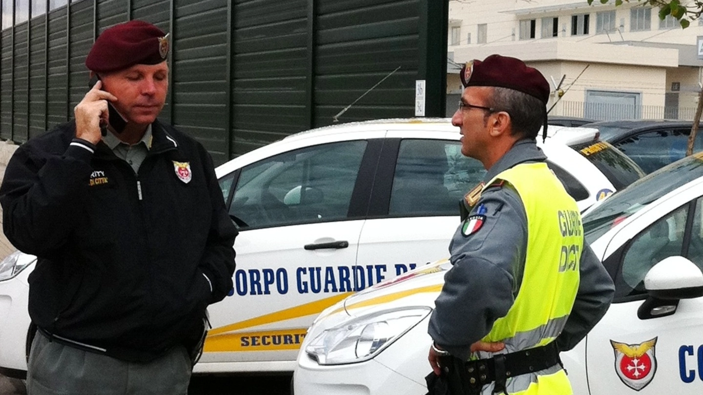 COLLABORAZIONE Guardie di città in servizio a Pisa