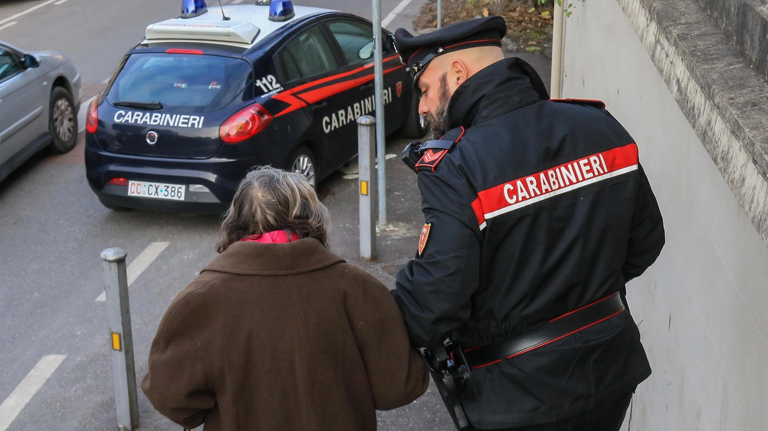 Maltrattamenti alla madre "Hai umiliato papà" e giù botte La procura chiede i domiciliari Maltrattamenti alla madre "Hai umiliato papà" e giù botte La procura chiede i domiciliari