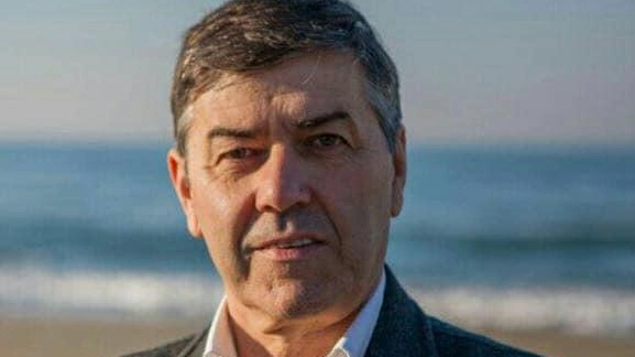 Chiusi i passi a mare ai lati della Capannina Chiusi i passi a mare ai lati della Capannina