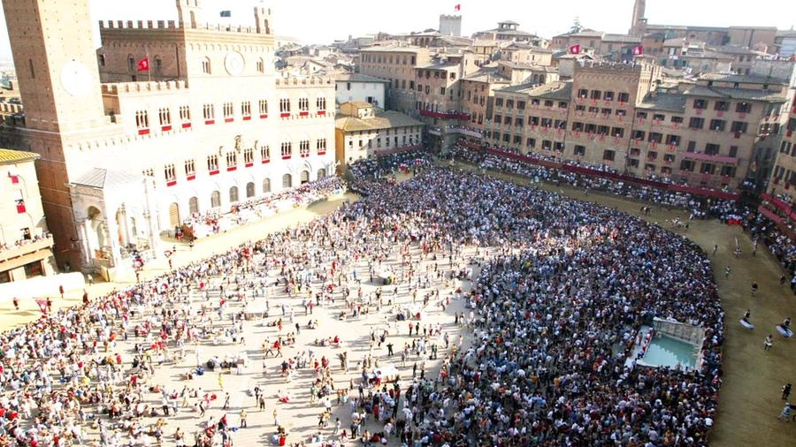 Piazza del Campo (foto d'archivio)