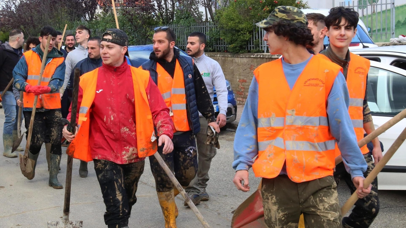 Più forti anche della paura. Nel fango storie di coraggio. E Stabbia non è più allagata Più forti anche della paura. Nel fango storie di coraggio. E Stabbia non è più allagata