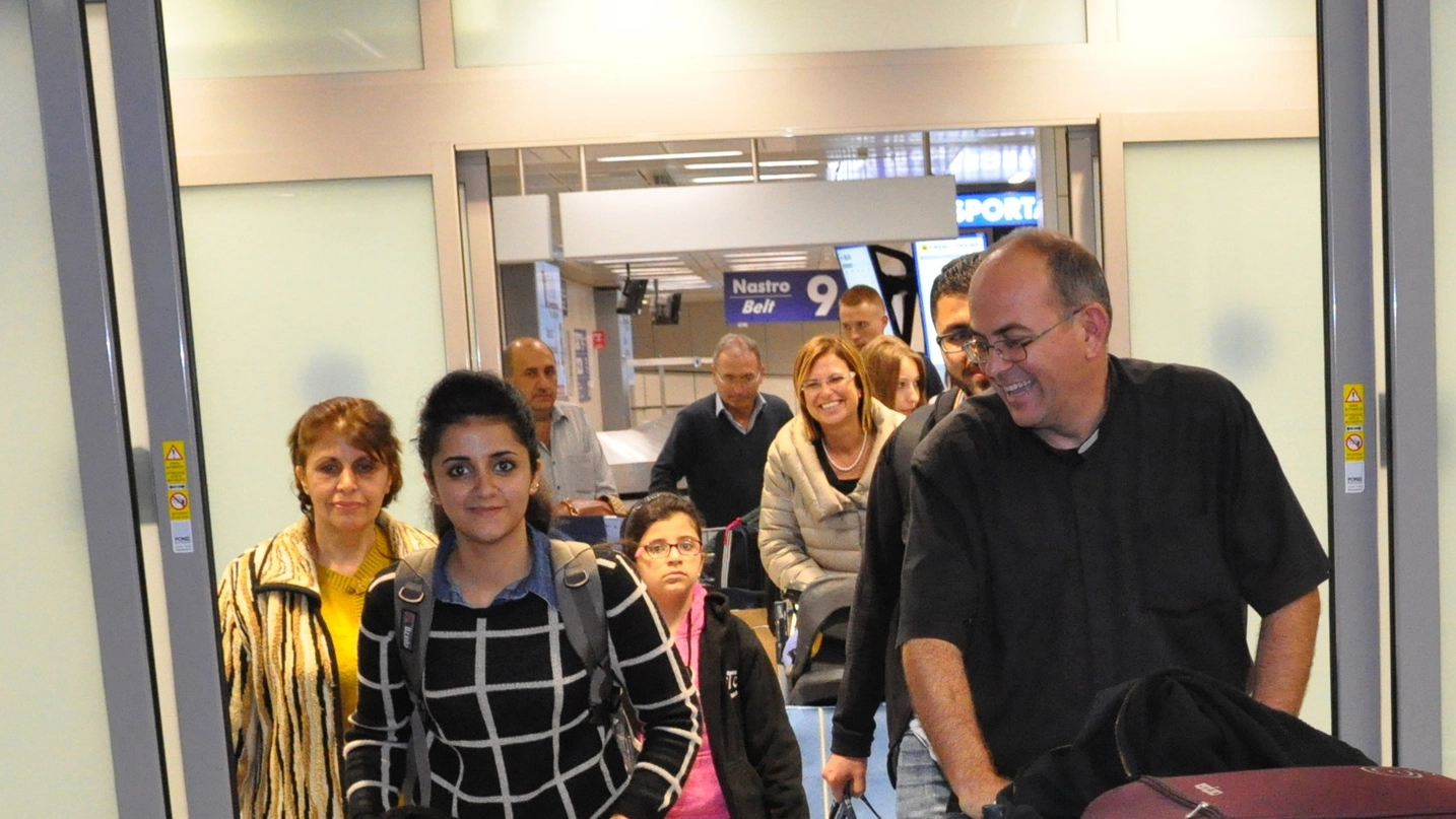 La famiglia di Nameer Kmosh all’arrivo in Italia grazie  a una catena di solidarietà tra Ministero, Ue e Serafico