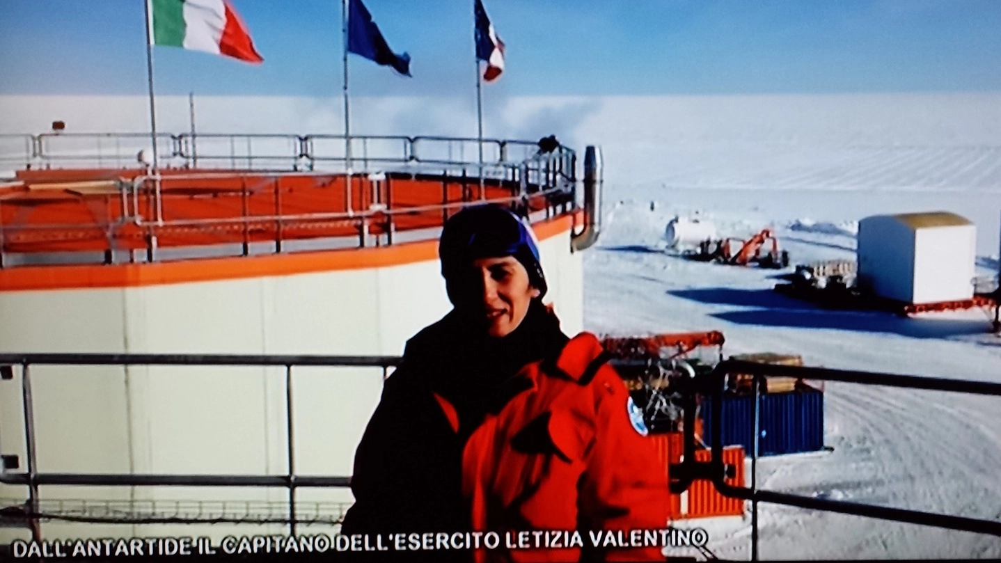 La capitana Letizia Valentino durante il servizio tv della trasmissione Sanremo