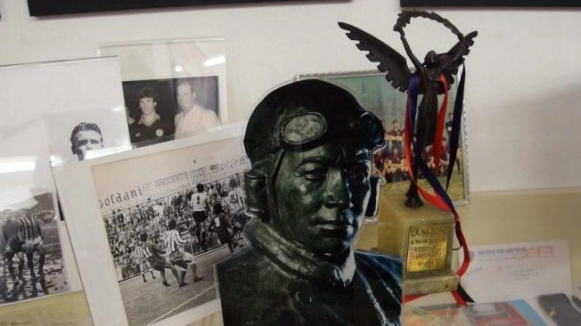Il conte Brilli Peri torna a casa  Il busto del campione allo stadio