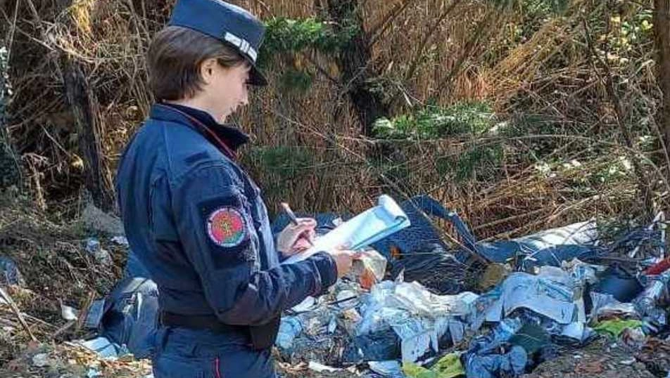 I carabinieri forestali sul posto I carabinieri forestali sul posto