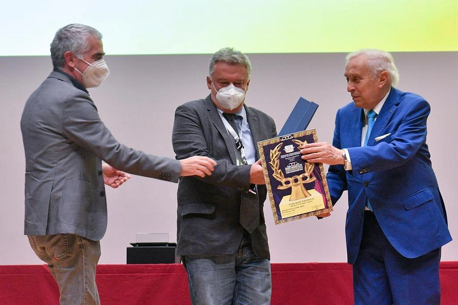 Da sin. il vicedirettore Fachin, Papini e il presidente del Festival Franco Ascani